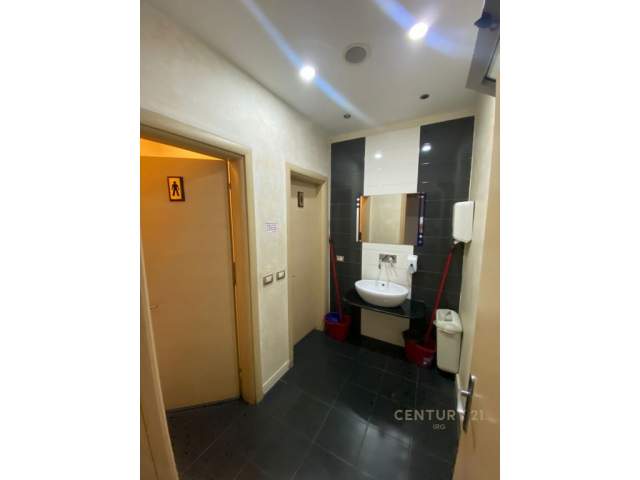 Tirane, jepet me qera ambjent biznesi Kati 0, 183 m² 2.500 Euro (21 Dhjetori Tirana, Albania)
