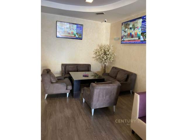 Tirane, jepet me qera ambjent biznesi Kati 0, 183 m² 2.500 Euro (21 Dhjetori Tirana, Albania)