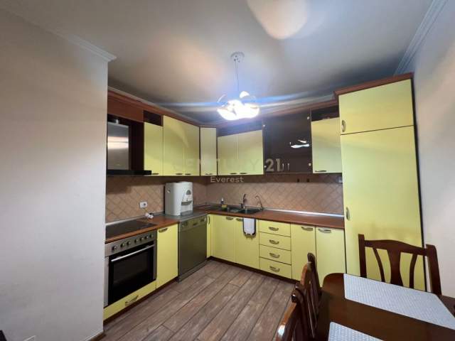 Tirane, ofert apartament Kati 9, 152 m² 280.000 Euro (Rr. e Barrikadave Tirana, Albania)