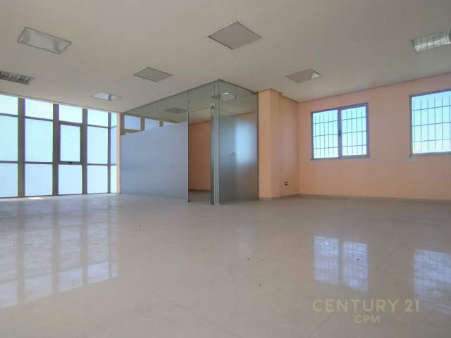 Tirane, jepet me qera magazine Kati 0, 1.330 m² 5.000 Euro