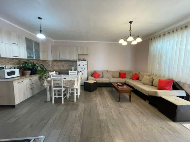 Tirane, shitet apartament Kati 6, 70 m² 80.000 Euro (Tirana, Albania)