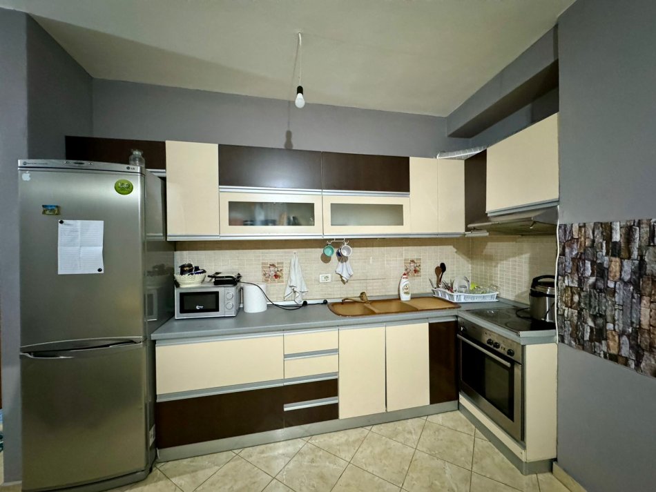 Tirane, jepet me qera apartament 1+1 Kati 3, 60 m² 400 € (Astir)