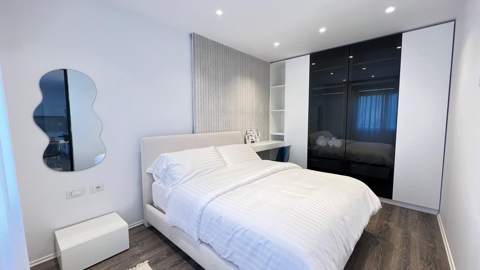 Tirane, jepet me qera apartament 1+1 , 61 m² 650 € (Zogu i zi)