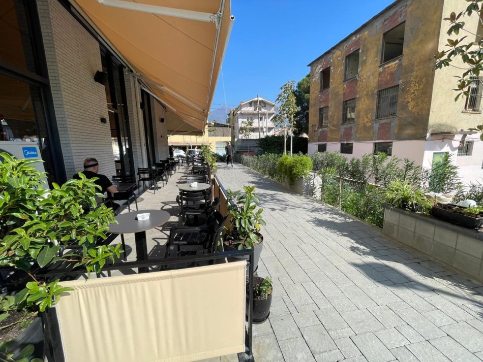 Tirane, shitet ambjent biznesi Kati 1, 80 m² 57.000 € (Kompleksi Asl)