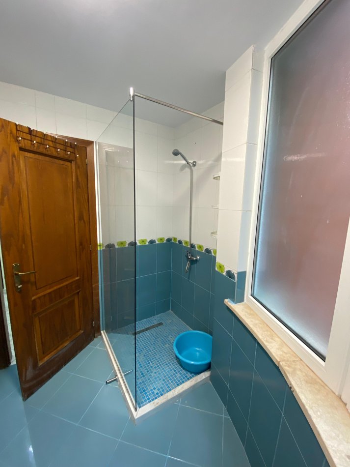 Tirane, jepet me qera apartament 2+1 Kati 3, 125 m² 750 € (rruga hoxha tahsim)