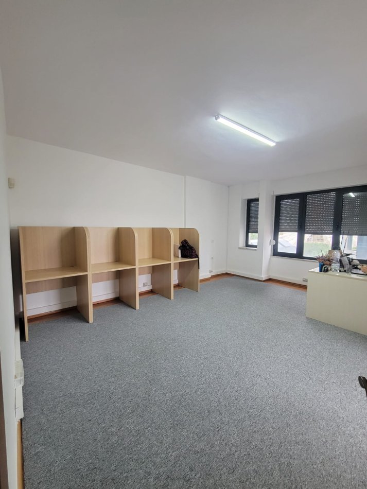 Tirane, jepet me qera zyre Kati 6, 150 m² 1.600 € (Bllok)