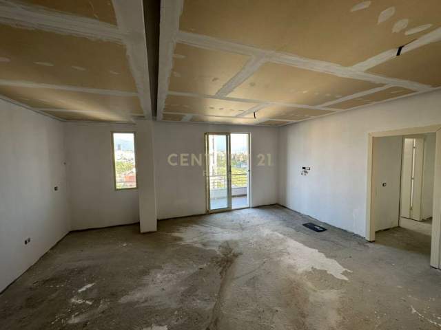 Tirane, shitet apartament 2+1+BLK Kati 8, 127.000 Euro