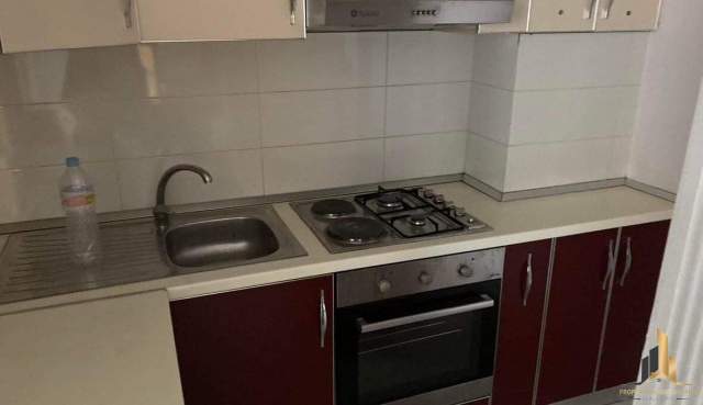 Tirane, jepet me qera apartament 2+1+BLK Kati 5, 90 m² 320 Euro (Restorant Fresku)
