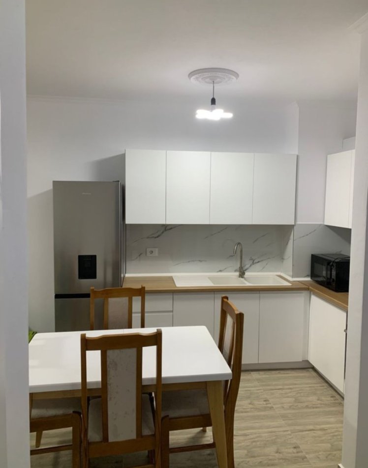 Tirane, jepet me qera apartament 1+1 Kati 4, 72 m² 550 € (Spitali amerikan 3)