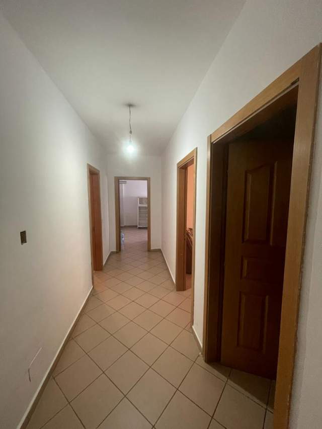 Tirane, jepet me qera apartament 2+1+BLK Kati 4, 100 m² 30.000 Leke (Fresku)