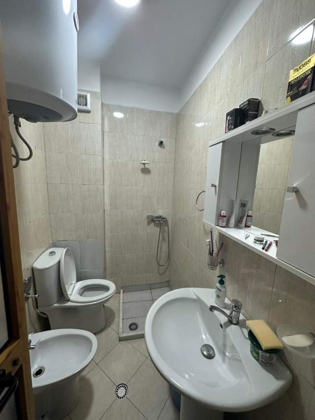 Tirane, shitet apartament 1+1 Kati 2, 40 m² 70.000 Euro (prane Pasticeri Tito)