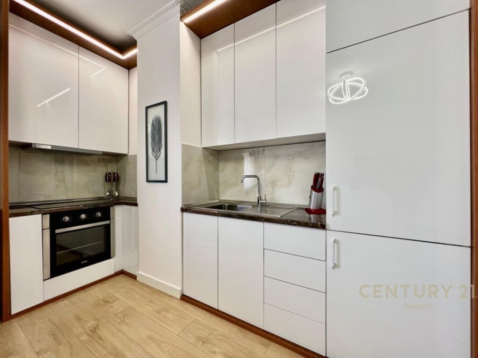 Tirane, shitet apartament 2+1+Aneks+Ballkon Kati 6, 100 m² 275.000 € (ne bllok, pallat i ri)