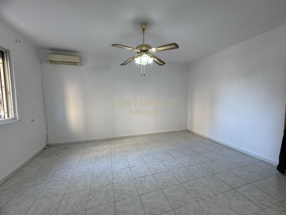 Tirane, shitet apartament 2+1 Kati 2, 73 m² 98.000 € (2+1 NE PORCELAN, Tek Universiteti Europian)