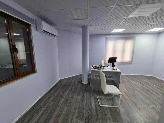 Tirane, jepet me qera ambjent biznesi Kati 0, 195 m² 1.300 Euro (Sauk i Ri Tirana, Albania)