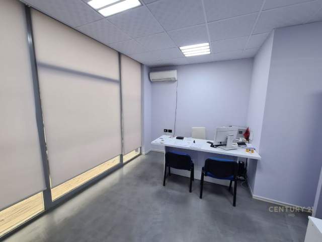 Tirane, jepet me qera ambjent biznesi Kati 0, 195 m² 1.300 Euro (Sauk i Ri Tirana, Albania)