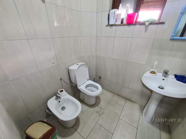 Tirane, jepet me qera ambjent biznesi Kati 0, 195 m² 1.300 Euro (Sauk i Ri Tirana, Albania)