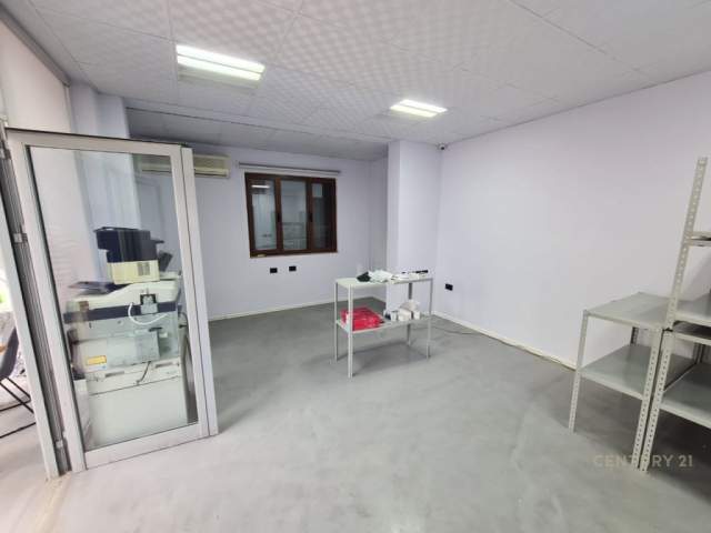 Tirane, jepet me qera ambjent biznesi Kati 0, 195 m² 1.300 Euro (Sauk i Ri Tirana, Albania)