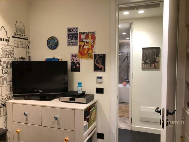 Tirane, jepet me qera apartament Kati 2, 98 m² 1.000 Euro (Tirana, Albania)