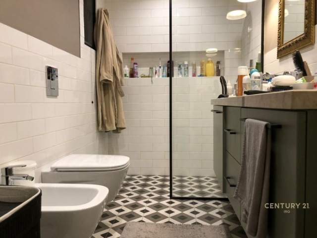 Tirane, jepet me qera apartament Kati 2, 98 m² 1.000 Euro (Tirana, Albania)
