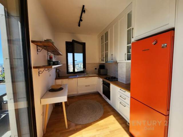 Tirane, jepet me qera apartament Kati 9, 145 m² 1.500 Euro (Tirana, Albania)