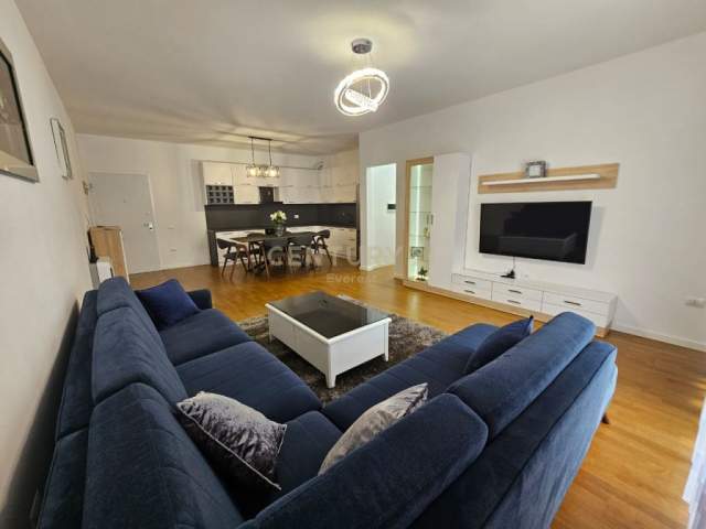 Tirane, jepet me qera apartament Kati 5, 118 m² 900 Euro (Kopshti Botanik Tirana, Albania)