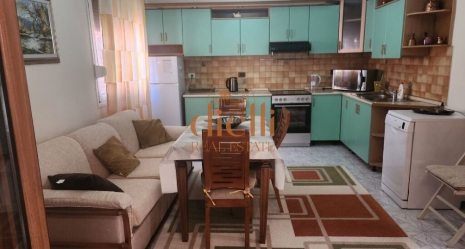 Tirane, jepet me qera apartament 2+1 , 100 m² 500 € (Qytet Studenti)