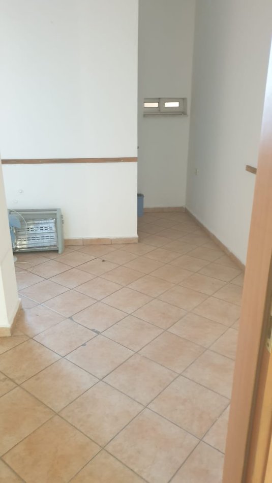 Tirane, jepet me qera ambjent biznesi Kati 3, 82 m² 500 € (Rruga e Dibres)