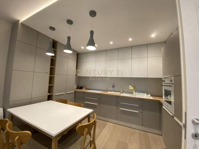 Tirane, jepet me qera apartament Kati 6, 110 m² 1.500 Euro (Tirana, Albania)
