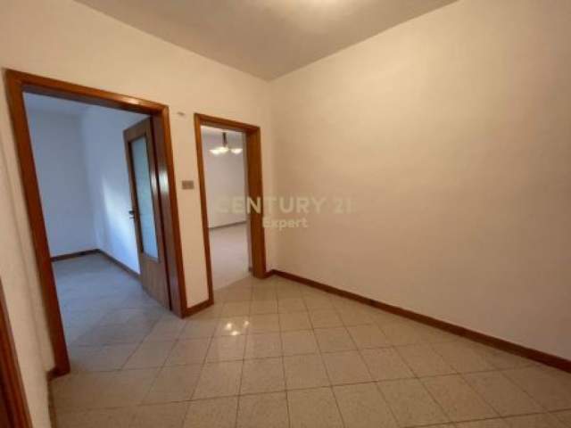 Tirane, shitet apartament 2+1+BLK Kati 3, 105 m² 130.000 Euro (Taulantia)