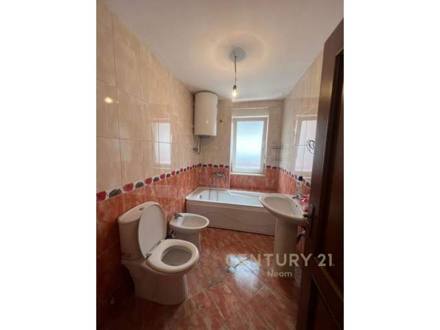 Tirane, shitet apartament 3+1+BLK Kati 3, 203.000 Euro (Liqeni Thate)