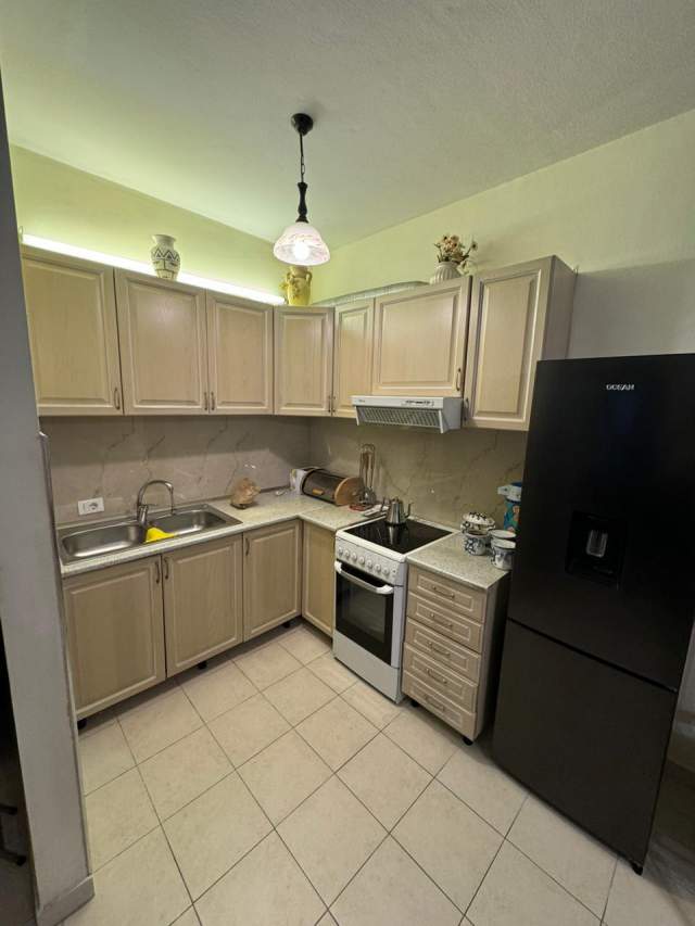 Tirane, jepet me qera apartament 1+1+BLK Kati 5, 52 m² 500 Euro (rruga Medar Shtylla)