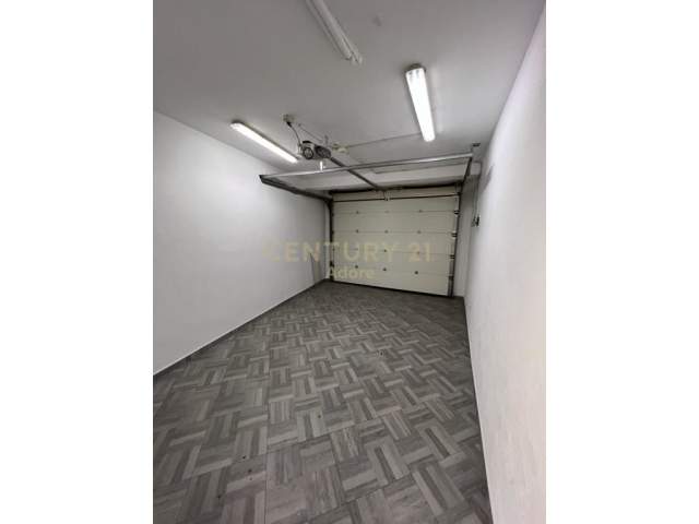 Tirane, jepet me qera Vile 5+1 Kati 0, 168 m² 1.500 Euro (Rr. e Kavajes)