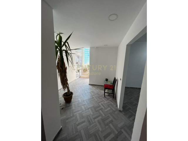 Tirane, jepet me qera Vile 5+1 Kati 0, 168 m² 1.500 Euro (Rr. e Kavajes)