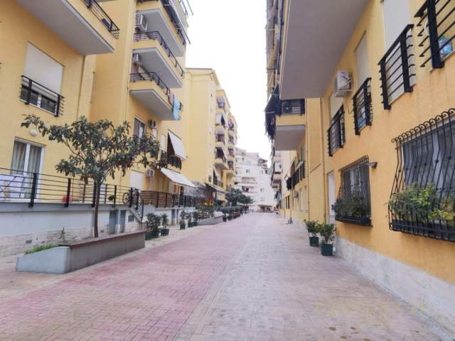 Tirane, shitet apartament 2+1+BLK Kati 4, 96 m² 145.000 Euro (Bill Klinton)