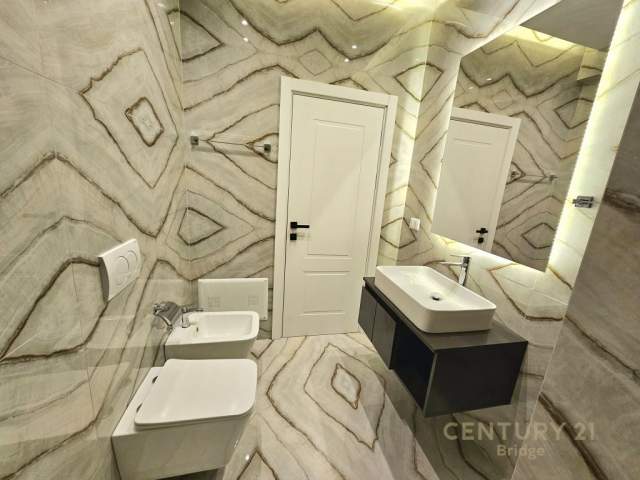 Tirane, jepet me qera apartament Kati 4, 102 m² 820 Euro (Liqeni i Thate, Kompleksi FZ Construction Tirana, Albania)