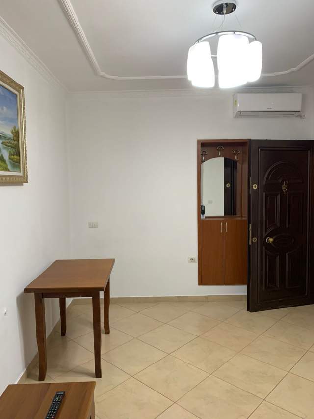 Tirane, jepet me qera apartament 1+1 Kati 1, 40 m² 35.000 Leke (Gjimnazi Partizani)