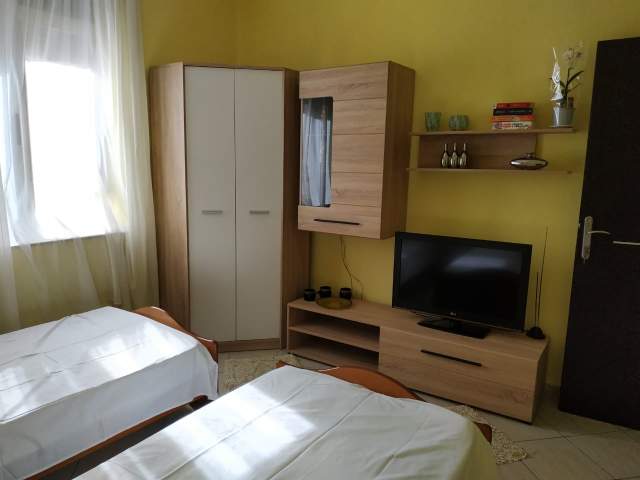 Tirane, jepet me qera apartament 1+1 Kati 5, 50 m² 380 Euro (Pallatet Agimi)