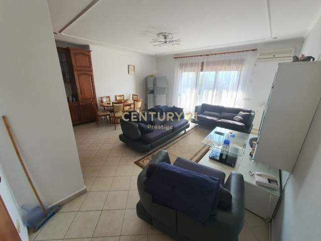 Tirane, jepet me qera apartament Kati 9, 141 m² 600 Euro (Tirana, Albania)