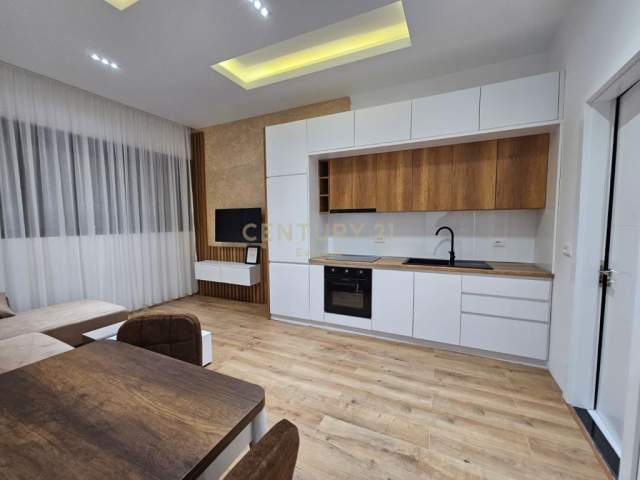 Tirane, jepet me qera apartament Kati 13, 55 m² 550 Euro (Tirana, Albania)