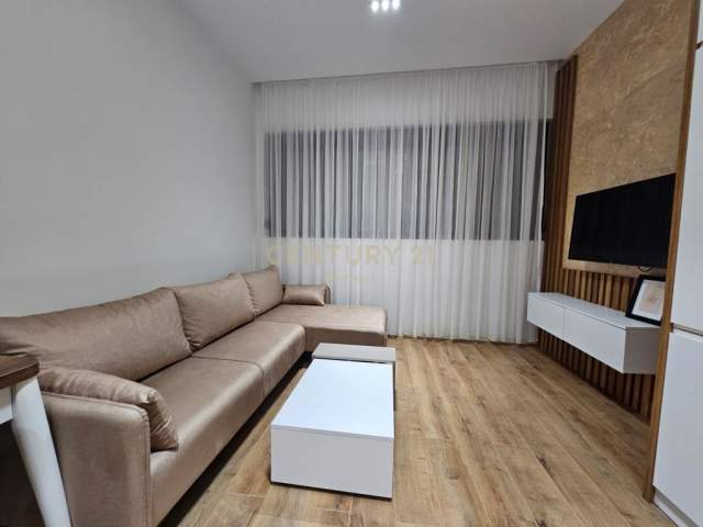 Tirane, jepet me qera apartament Kati 13, 55 m² 550 Euro (Tirana, Albania)