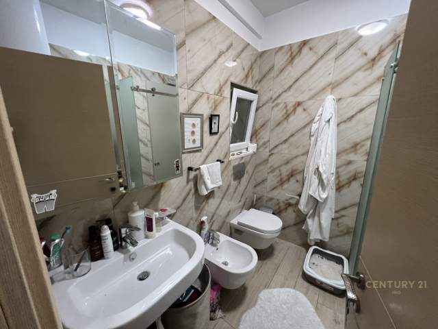 Tirane, shitet apartament Kati 8, 68 m² 135.000 Euro (Rruga Fuat Toptani Tirana, Albania)