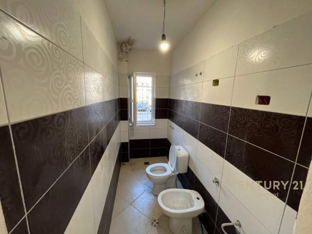 Tirane, shitet apartament Kati 1, 73 m² 120.000 Euro (Pazari i Ri, Tirana, Albania)
