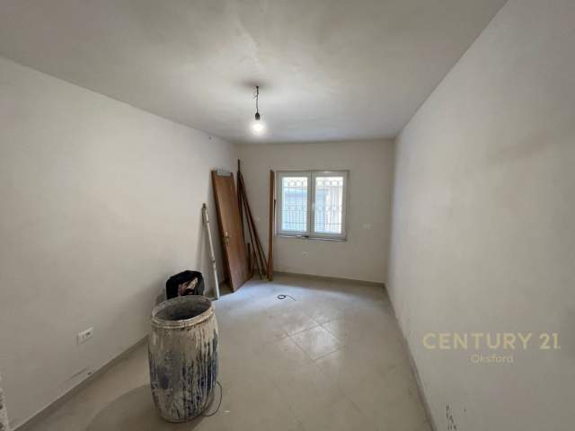 Tirane, shitet apartament Kati 1, 73 m² 120.000 Euro (Pazari i Ri, Tirana, Albania)