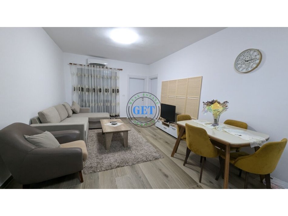 Durres, jepet me qera apartament 2+1 Kati 2, 80 m² 400 € (stacioni trenit)
