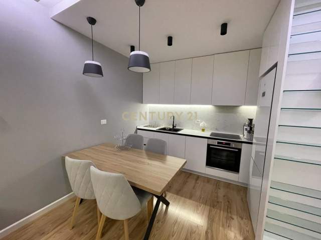 Tirane, jepet me qera apartament Kati 6, 112 m² 650 Euro (Tirana, Albania)