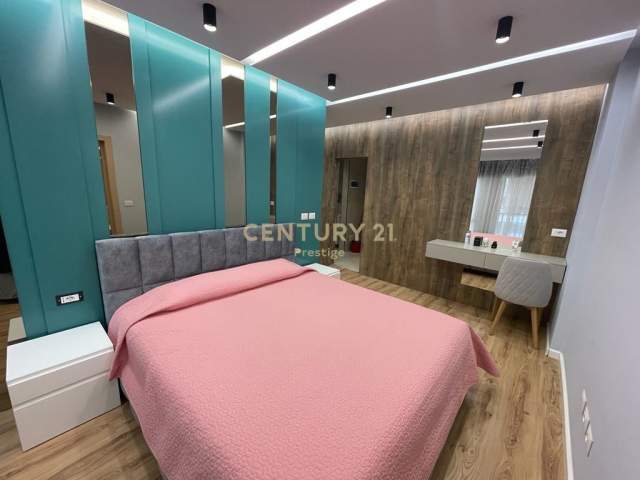 Tirane, jepet me qera apartament Kati 6, 112 m² 650 Euro (Tirana, Albania)