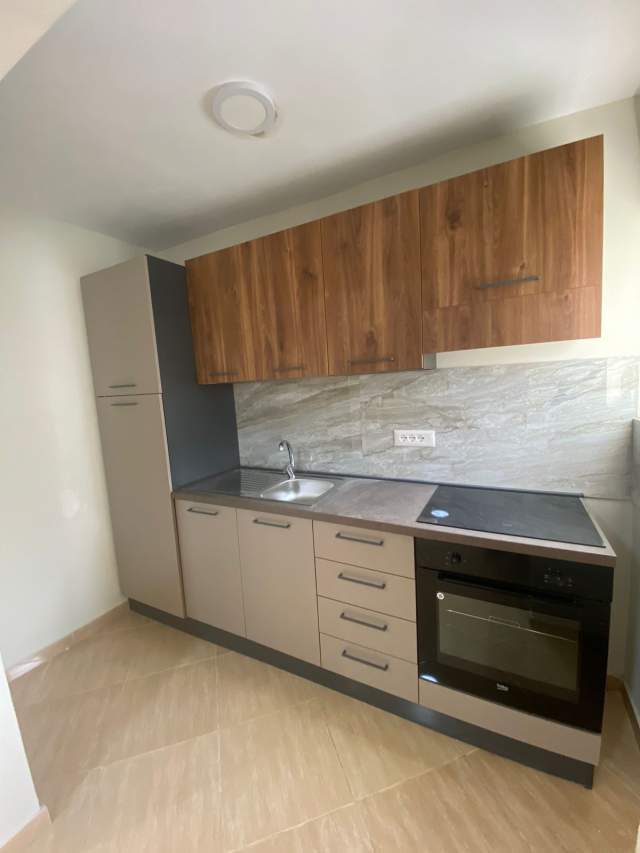 Tirane, jepet me qera apartament 1+1+BLK Kati 4, 55 m² 400 Euro (Bulevardi Zhan Dark)