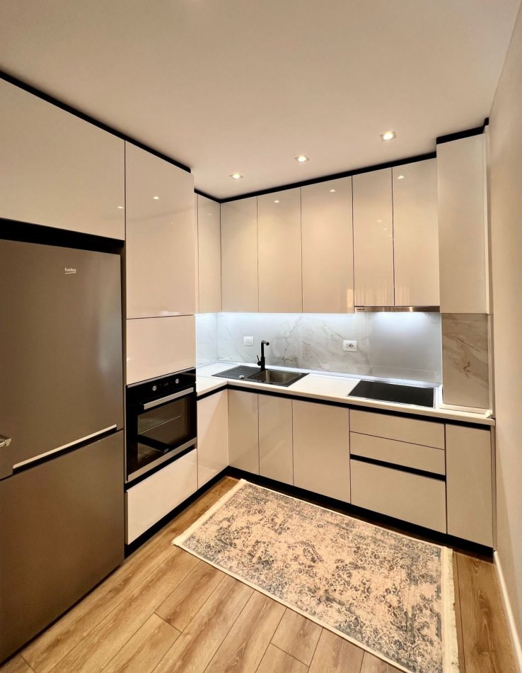 Tirane, jepet me qera apartament 1+1 Kati 2, 71 m² 800 € (komuna e parisit)
