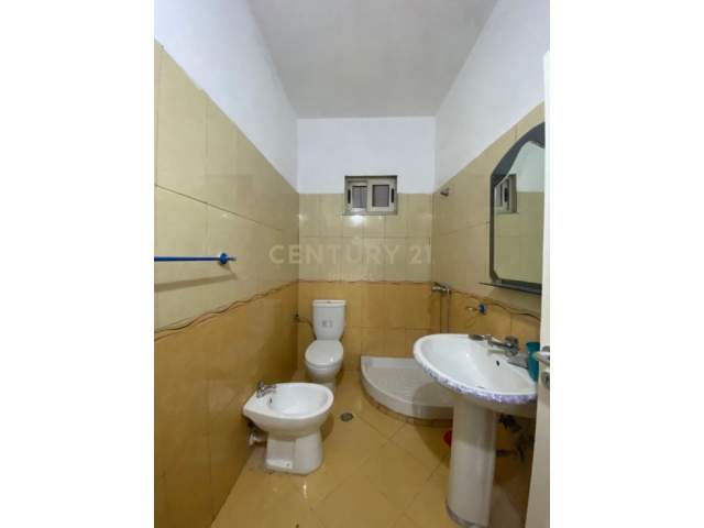 Shesim apartament 2+1 tek xhamia e tabakeve! 145,000 €