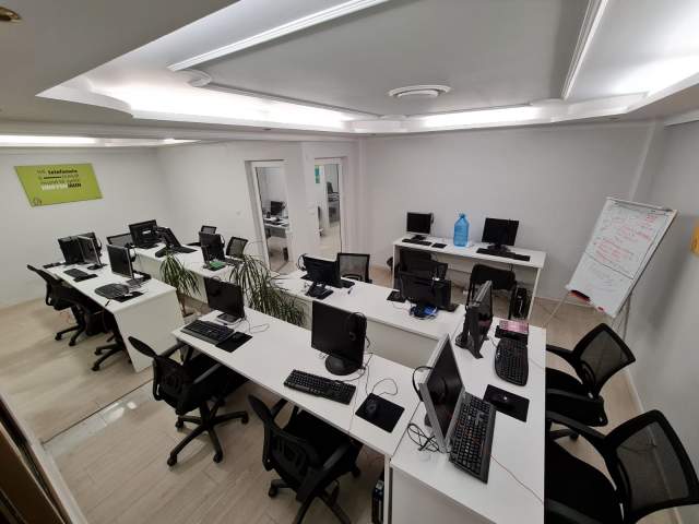 Tirane, jepet me qera ambjent biznesi Kati 1, 123 m² 600 Euro (Sami Frasheri)
